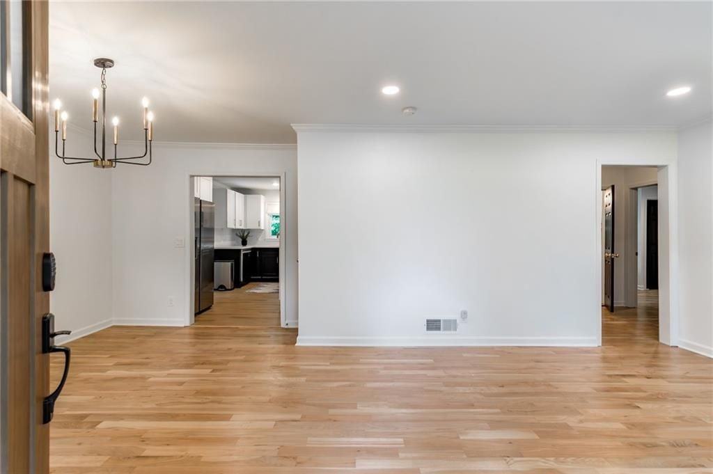 2093 Wildrose Dr - Photo 4 of 42