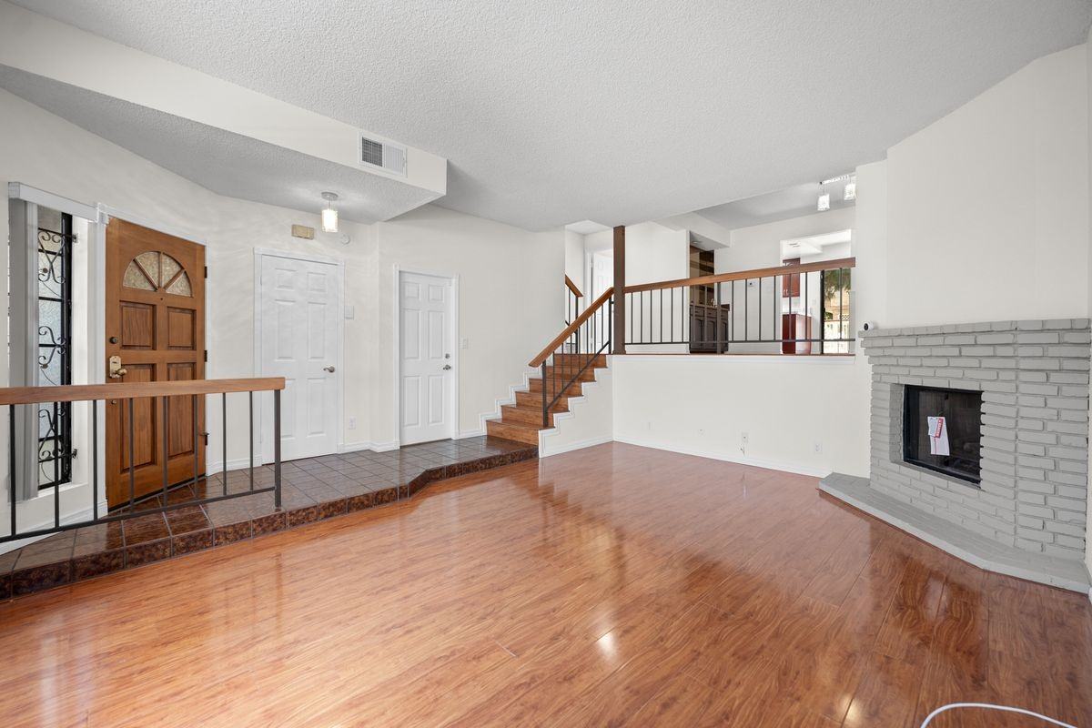 7100 Balboa Blvd - Photo 2 of 46