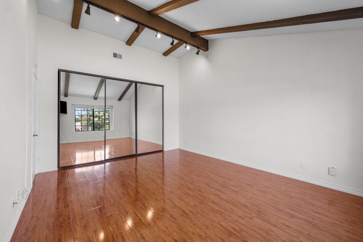 7100 Balboa Blvd - Photo 3 of 46
