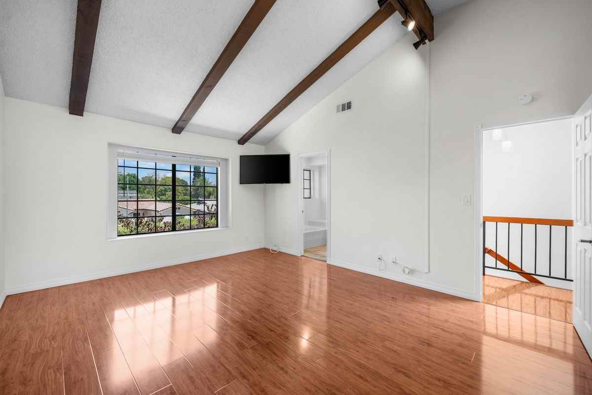 7100 Balboa Blvd - Photo 4 of 46