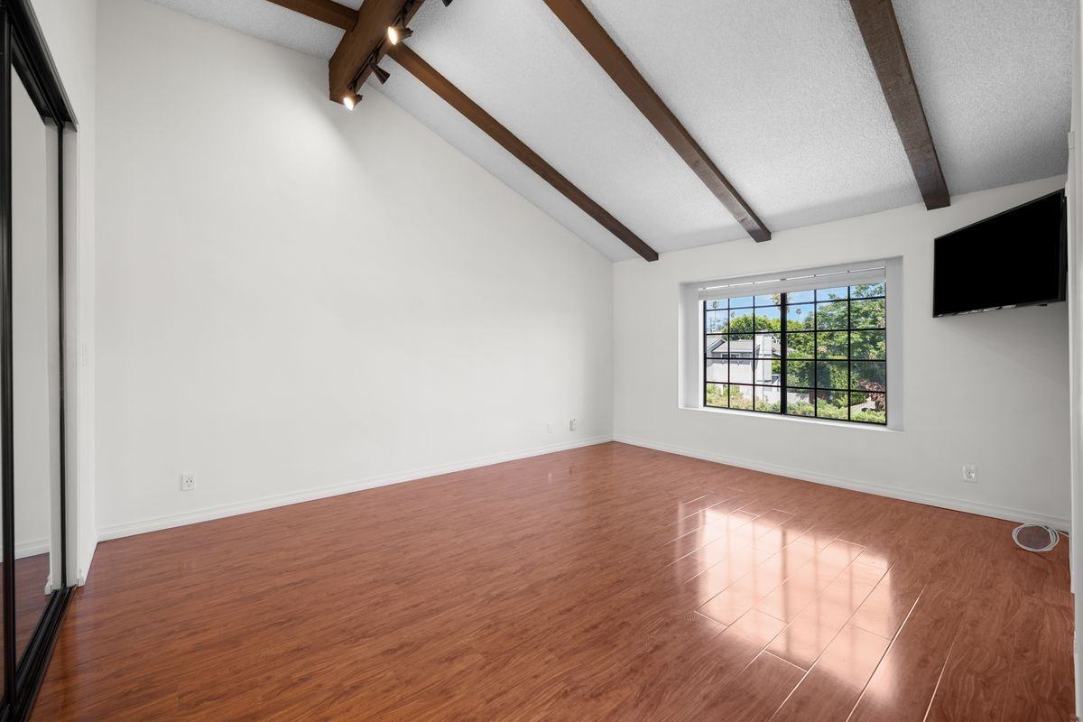 7100 Balboa Blvd - Photo 5 of 46