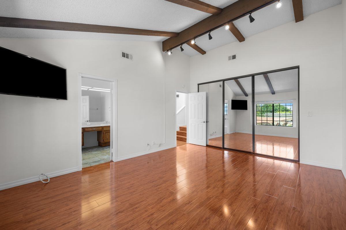 7100 Balboa Blvd - Photo 6 of 46