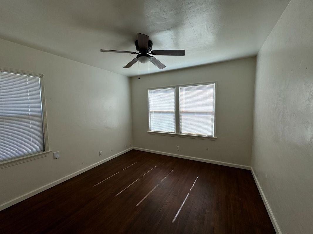 2517 Manor St - Photo 2 of 12
