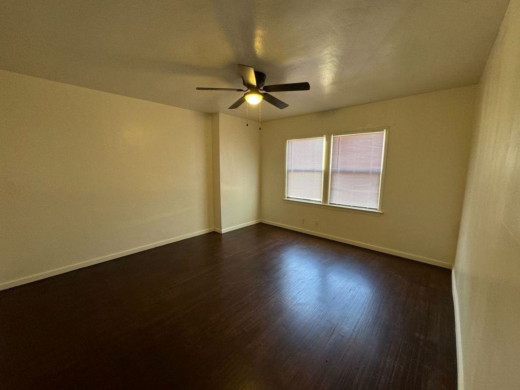 2517 Manor St - Photo 5 of 12