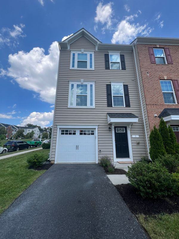 1 Gates Park Ct - Photo 2 of 3