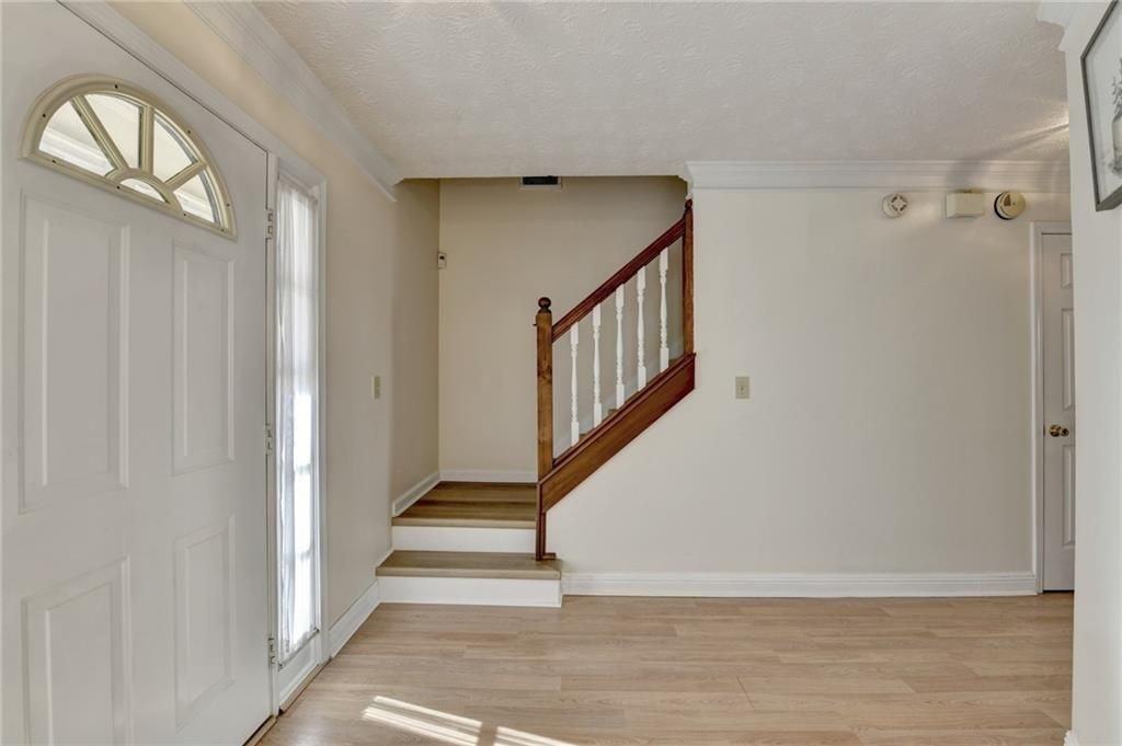3945 Genoa Ct - Photo 5 of 50