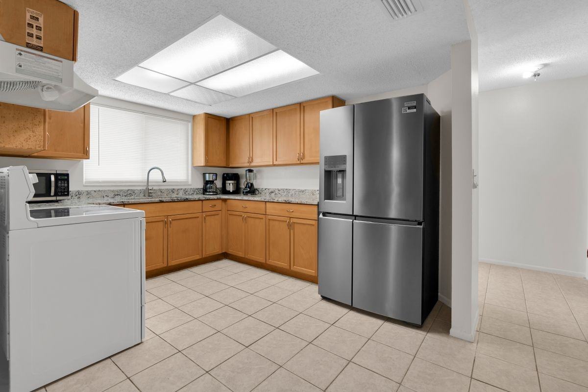 423 Se 24th Ave - Photo 2 of 4