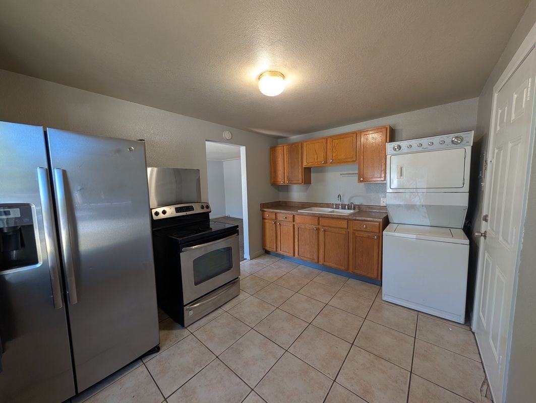 729 Emporia St - Photo 5 of 13