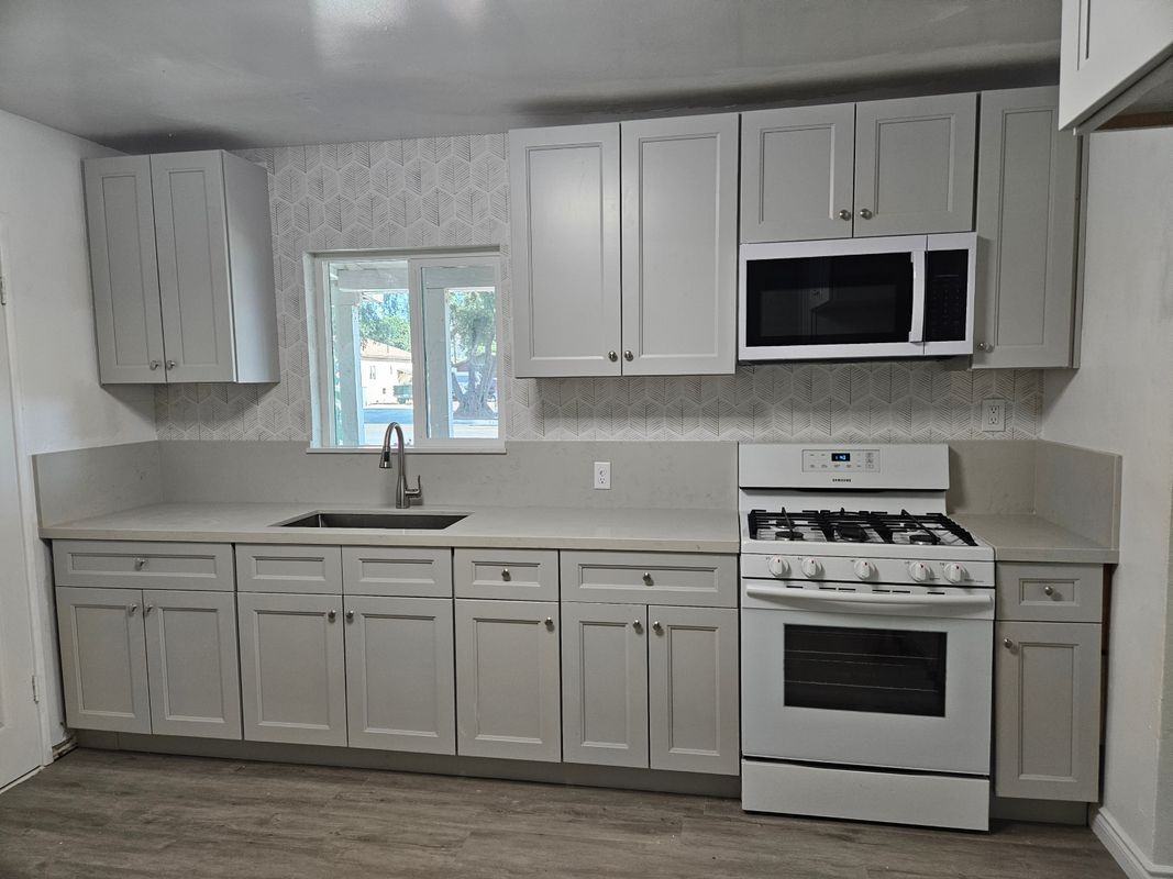 712 E Whittier Ave - Photo 2 of 13