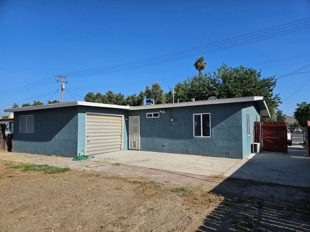 712 E Whittier Ave - Photo 3 of 13