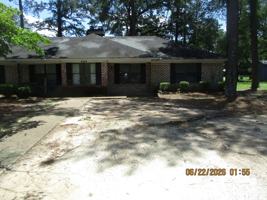 featured image of 1904 Elkhorn Ln Apt B #Apt B