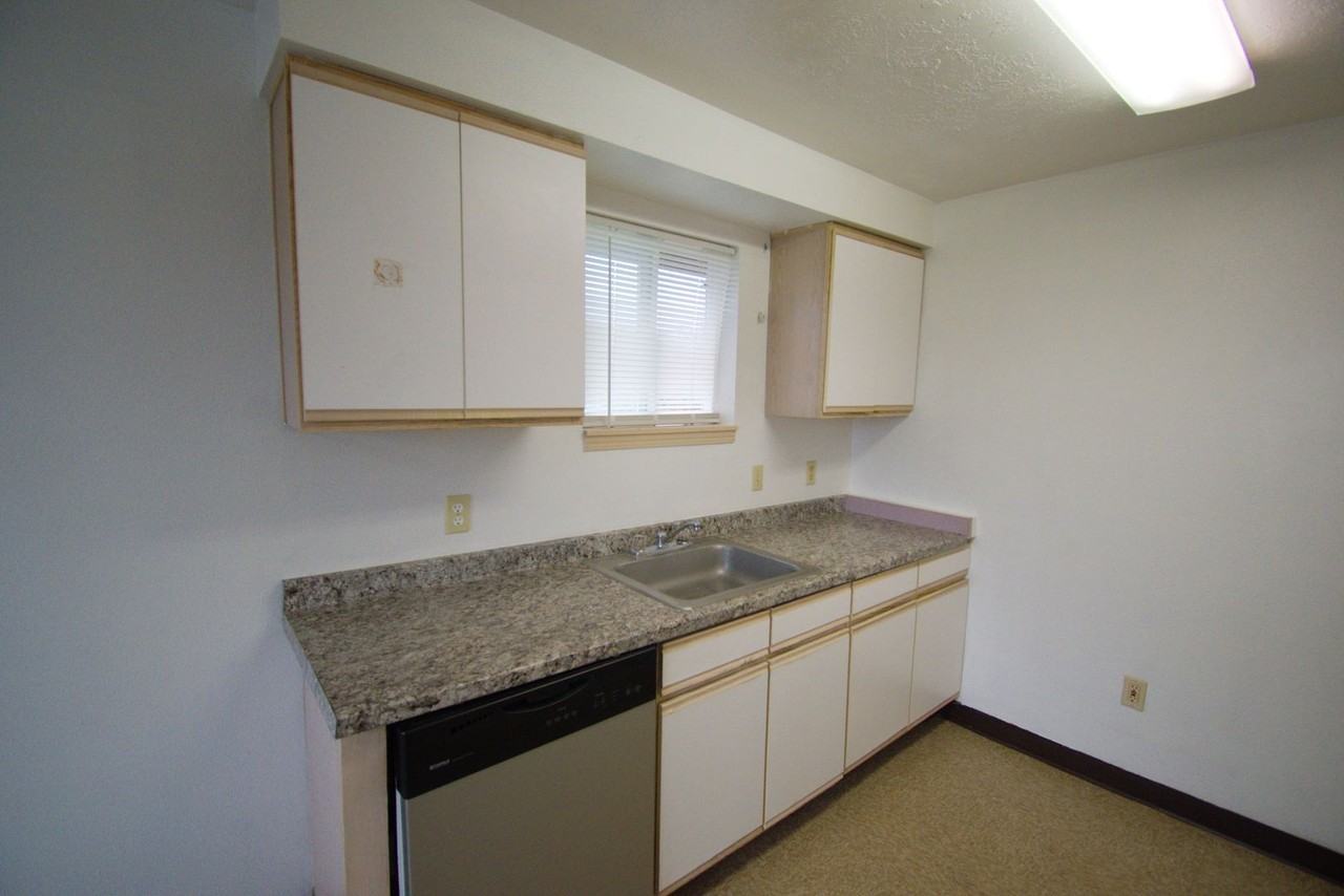 125 E Elmore St - Photo 4 of 12