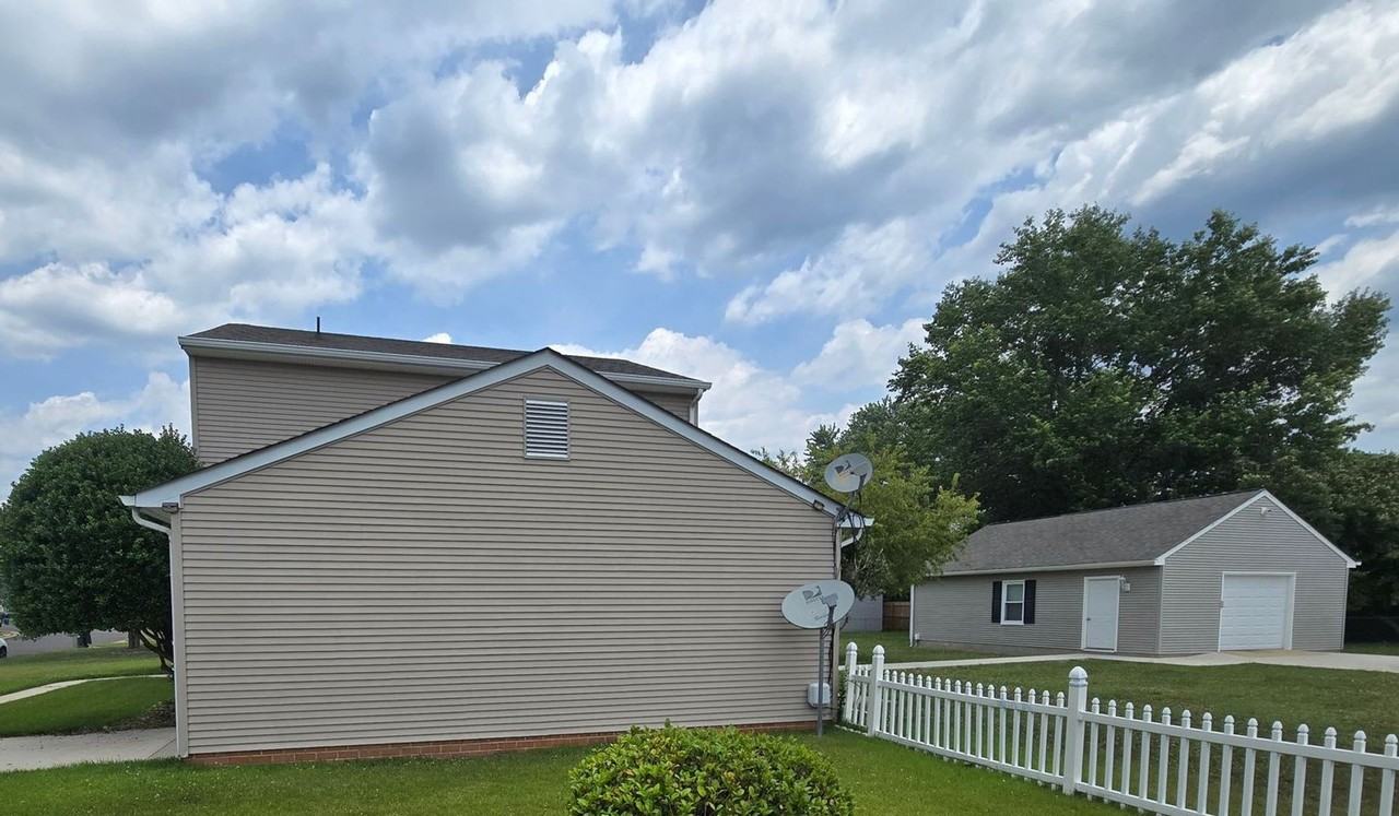 4364 Cypress Dr - Photo 3 of 9