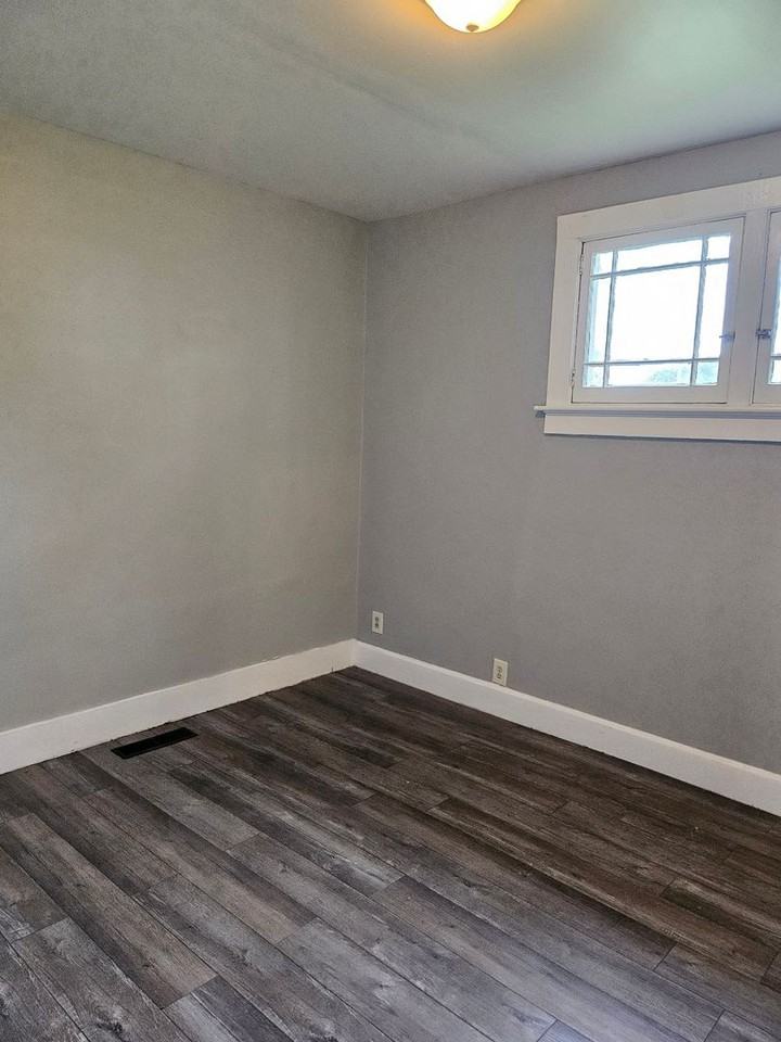1208 Henning Ave - Photo 3 of 8