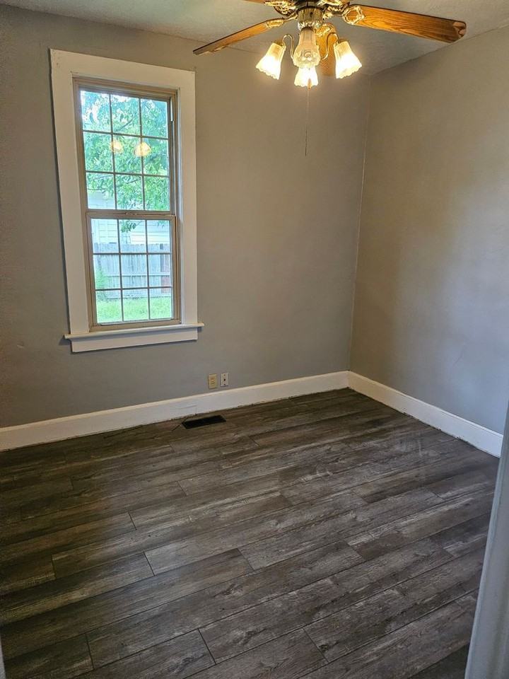 1208 Henning Ave - Photo 5 of 8