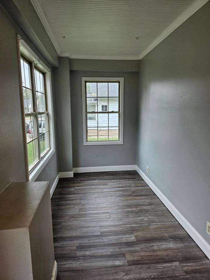1208 Henning Ave - Photo 6 of 8