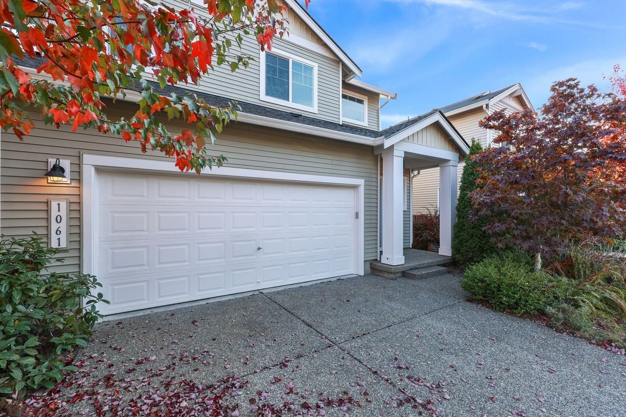 1061 Ebbets Dr Sw - Photo 3 of 40