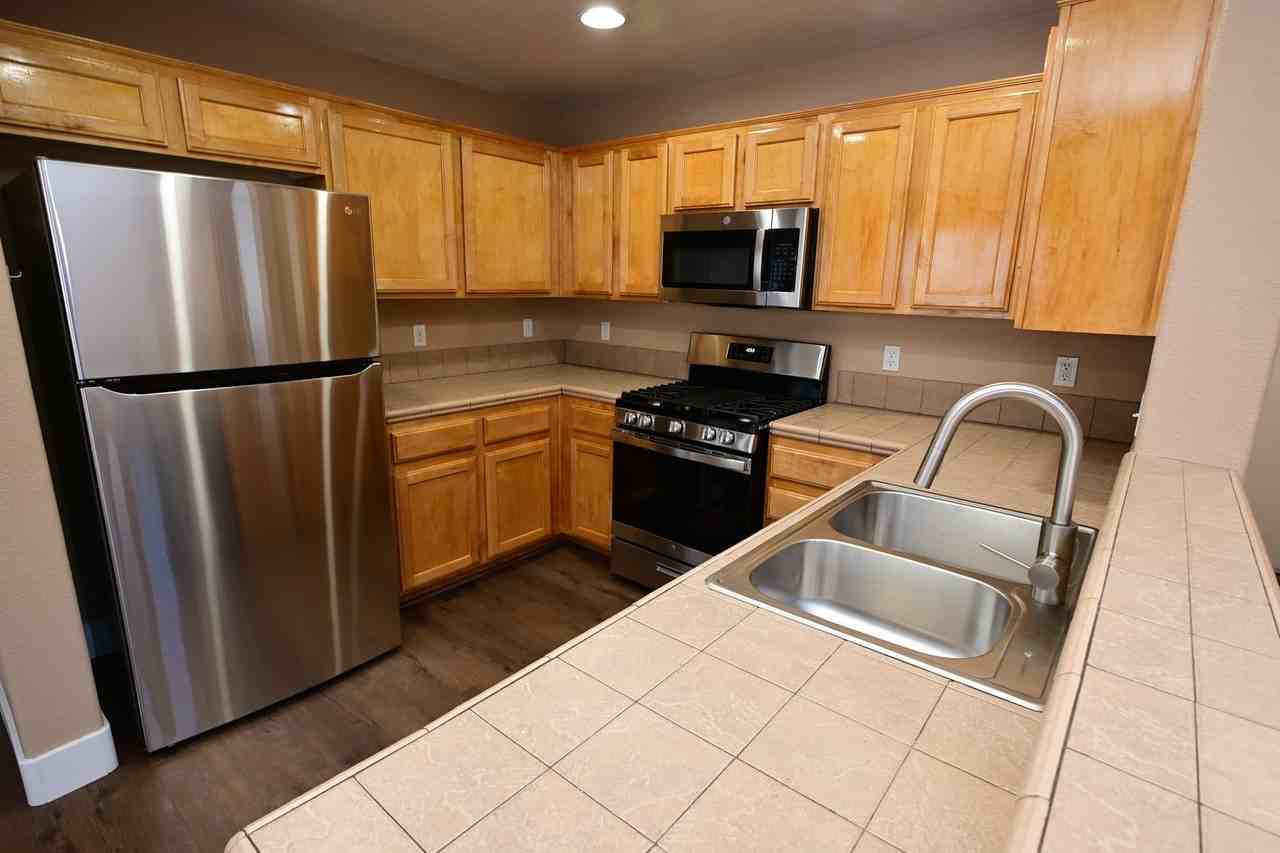10461 Chrisman Ave - Photo 4 of 28