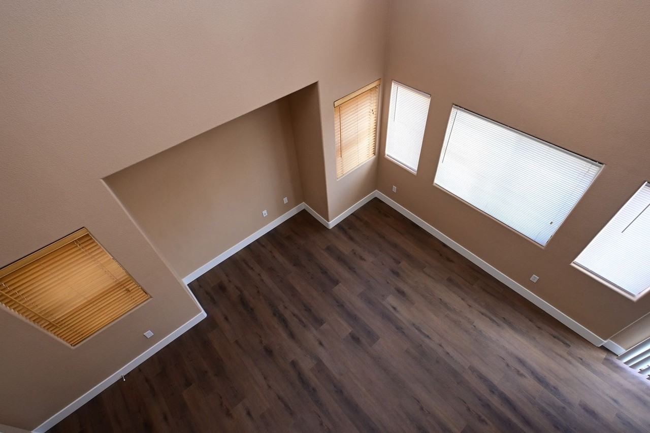 10461 Chrisman Ave - Photo 7 of 28