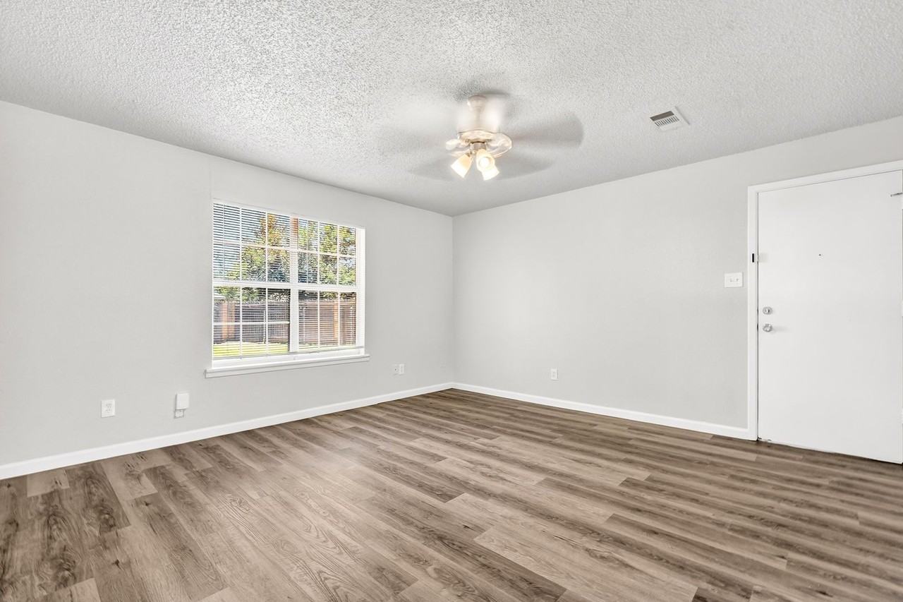 5915 13th St - Photo 5 of 21