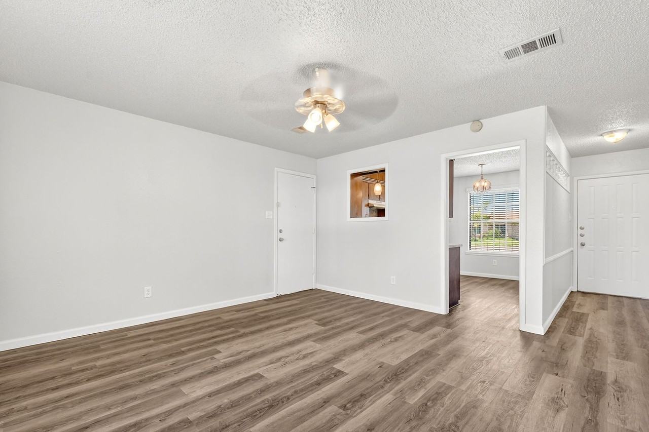 5915 13th St - Photo 6 of 21