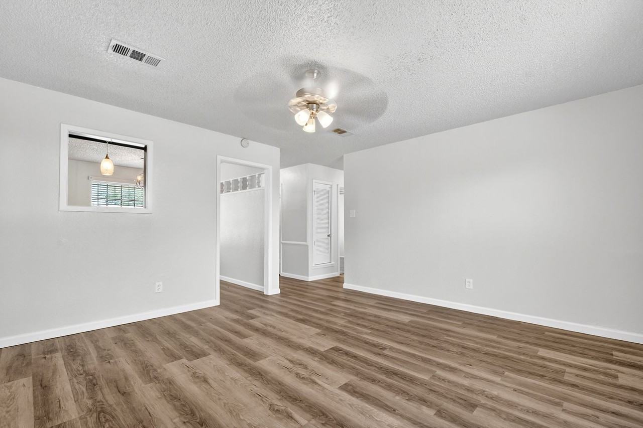 5915 13th St - Photo 7 of 21