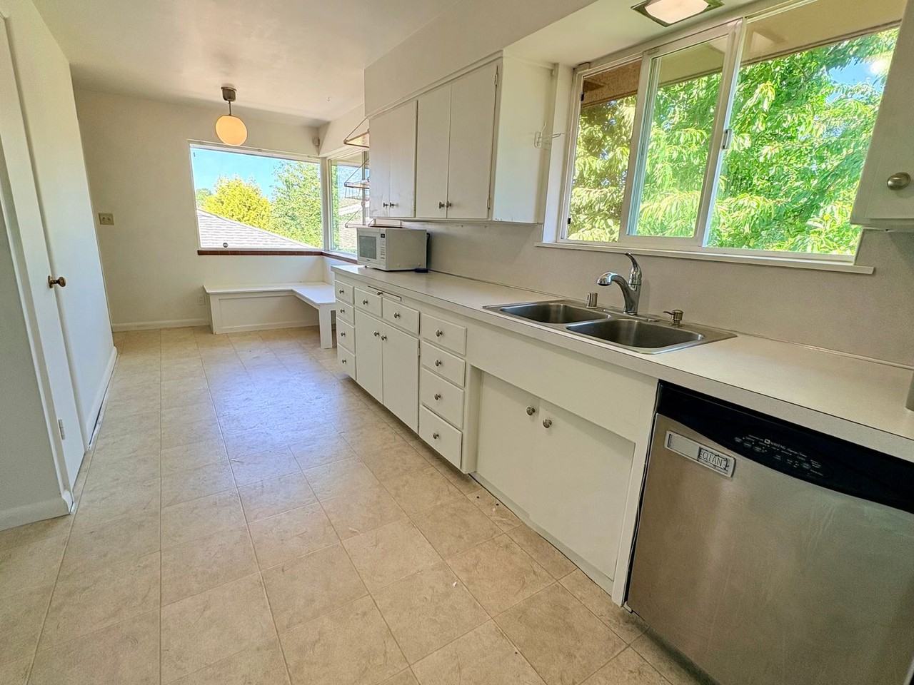 2480 S Edmunds St - Photo 4 of 42