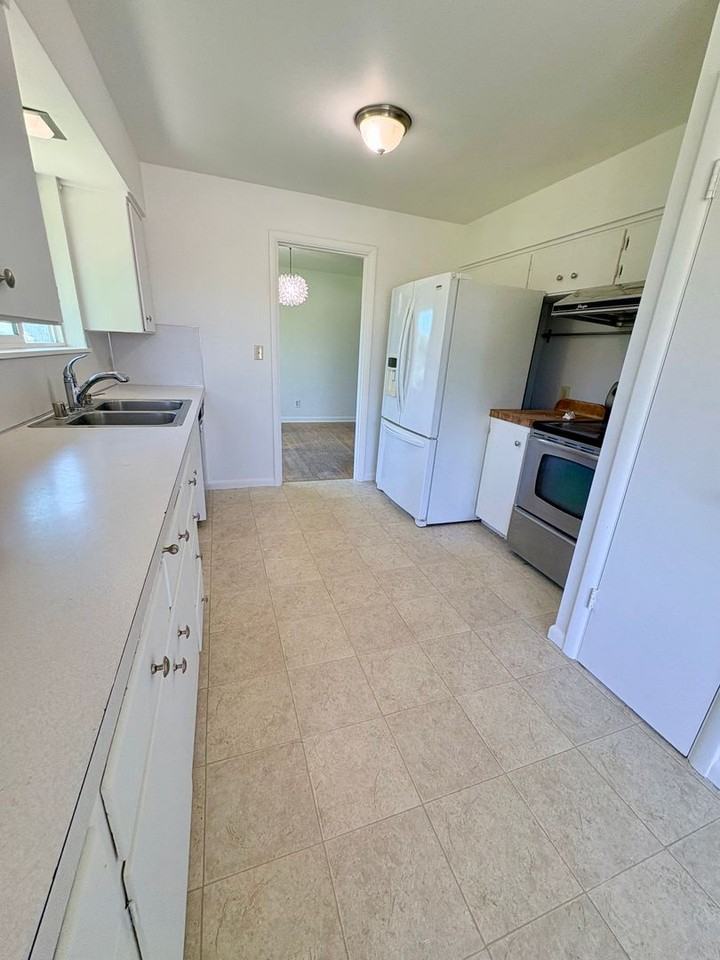 2480 S Edmunds St - Photo 5 of 42