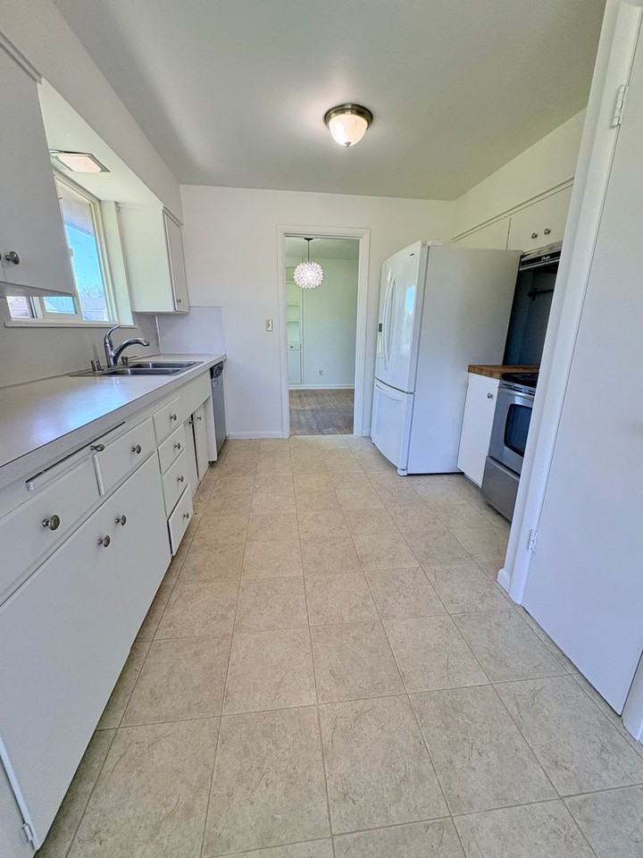 2480 S Edmunds St - Photo 6 of 42