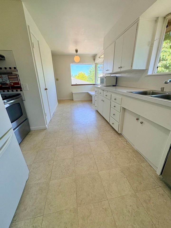 2480 S Edmunds St - Photo 7 of 42