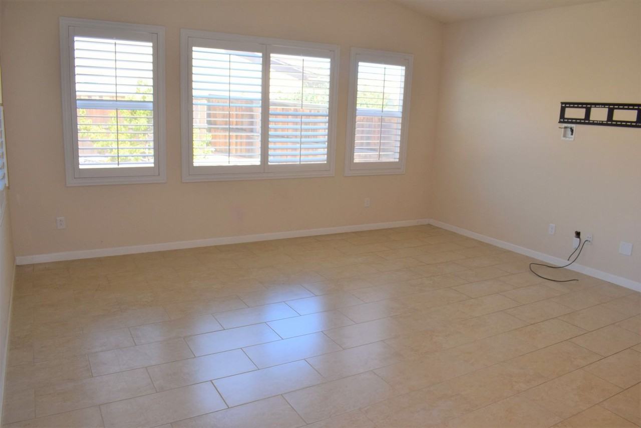 8280 Columbo Cir - Photo 2 of 18