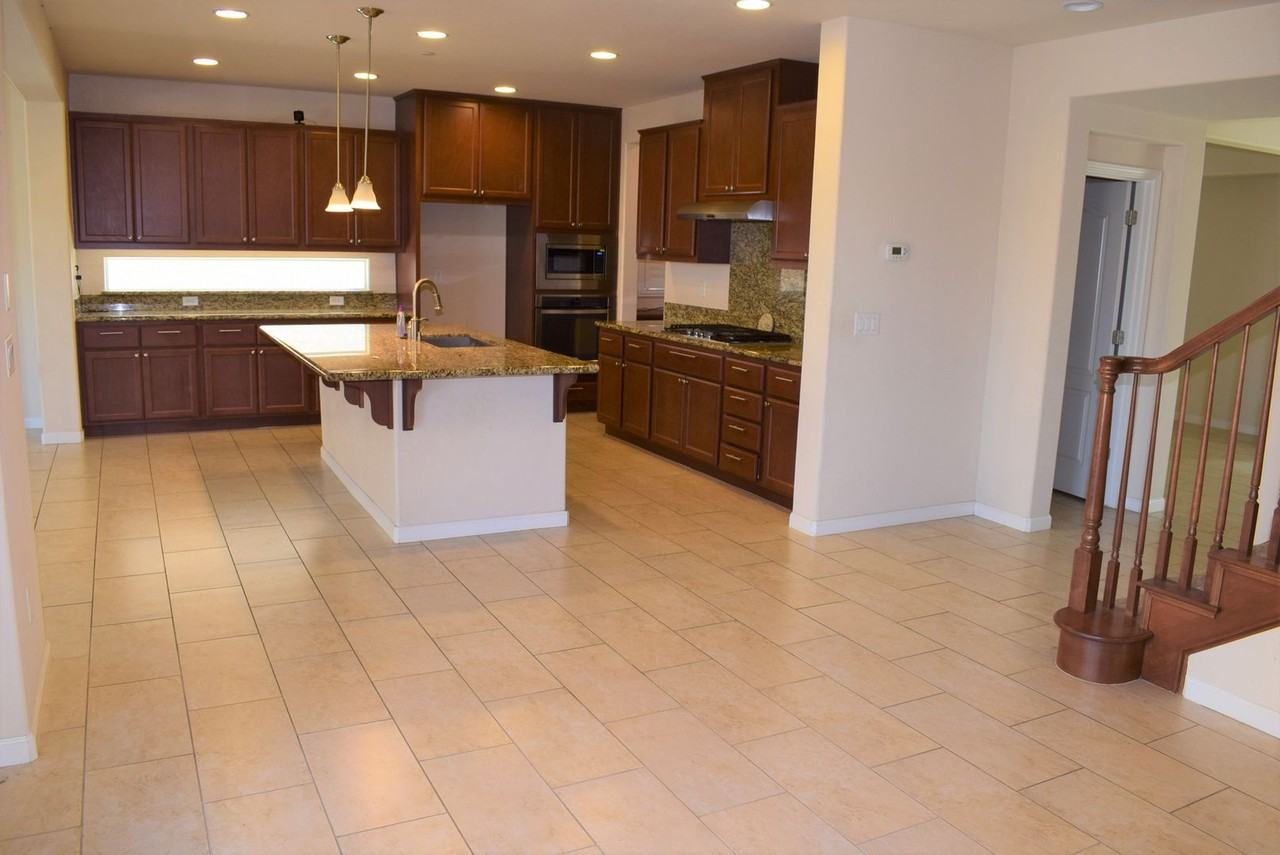 8280 Columbo Cir - Photo 3 of 18