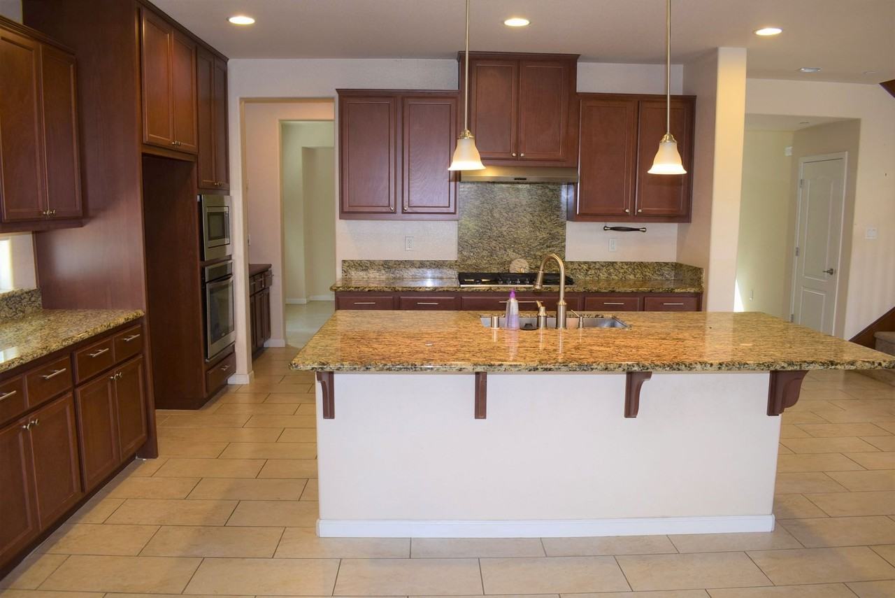8280 Columbo Cir - Photo 4 of 18