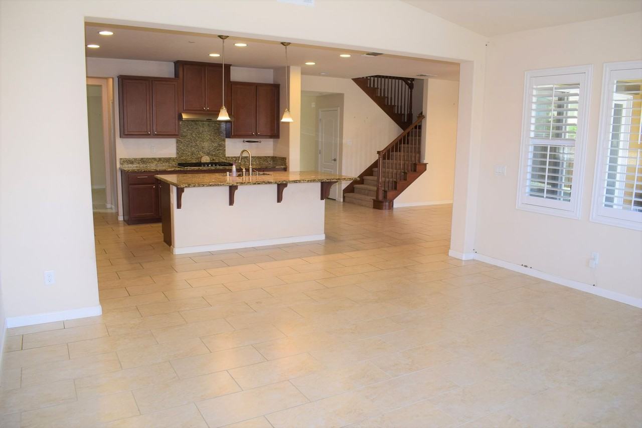 8280 Columbo Cir - Photo 5 of 18