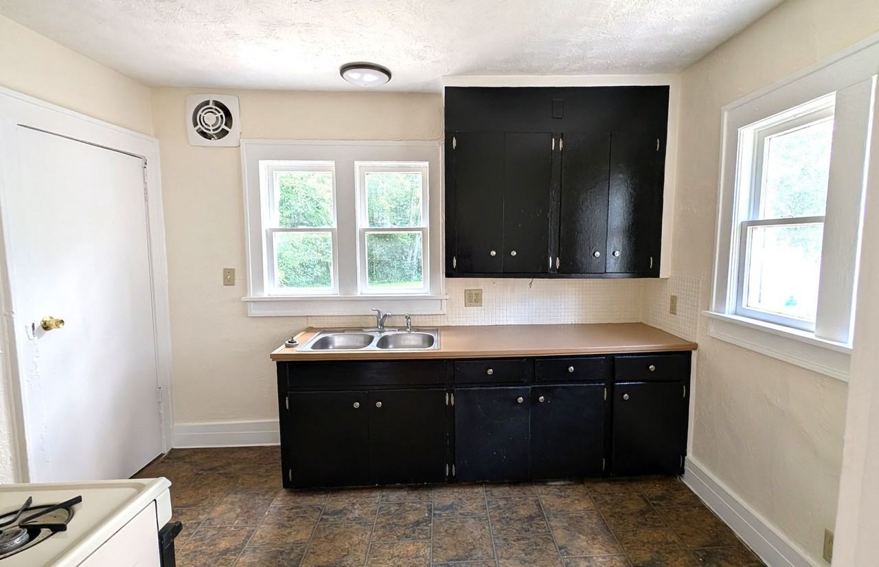 1868 Manz St - Photo 2 of 10