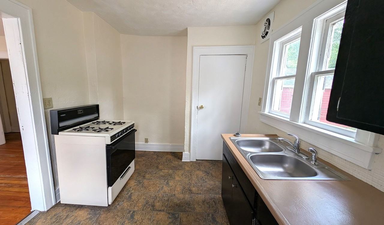 1868 Manz St - Photo 3 of 10