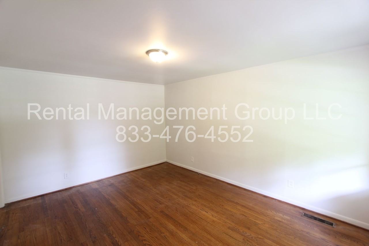 1345 Glenwood St Nw - Photo 2 of 16