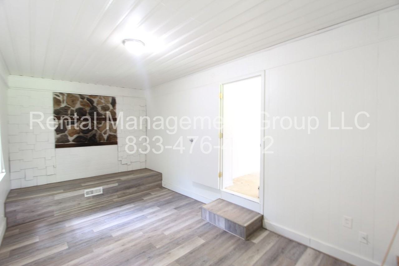 1345 Glenwood St Nw - Photo 6 of 16