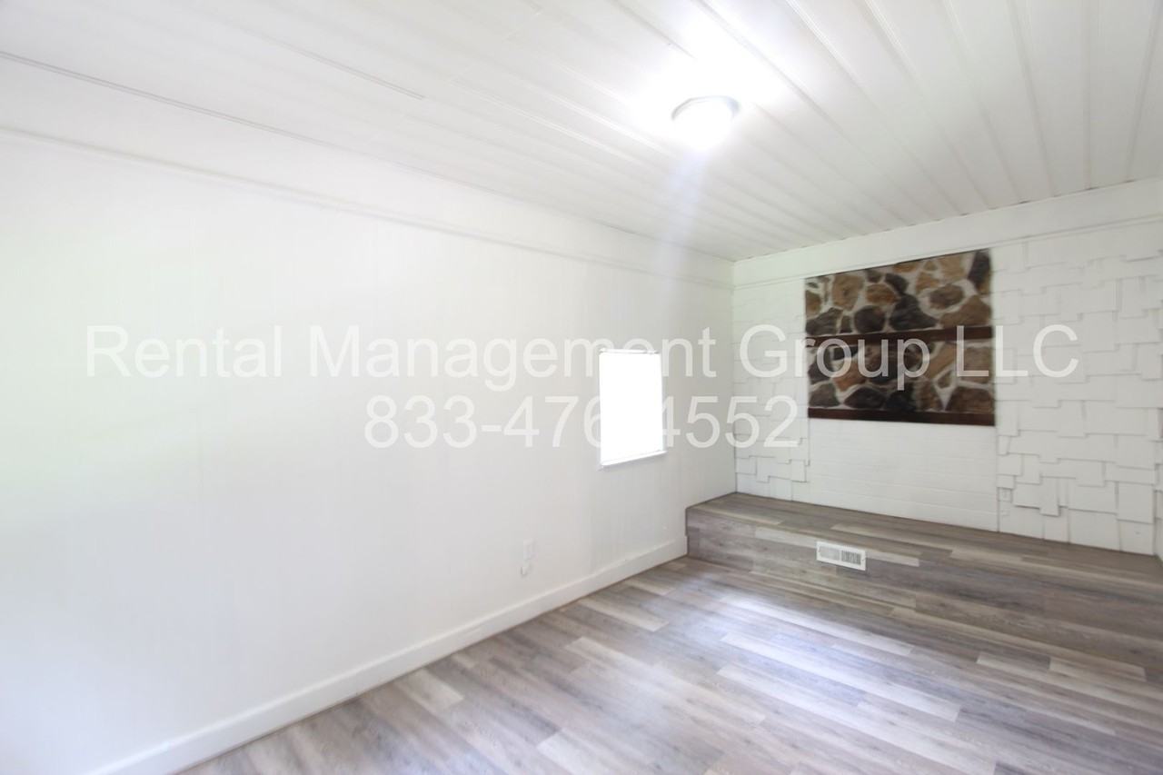 1345 Glenwood St Nw - Photo 7 of 16