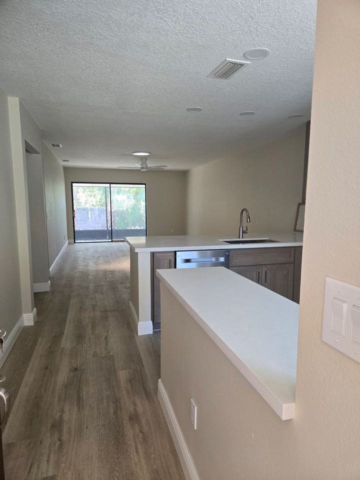 189 Seawind Dr - Photo 2 of 19