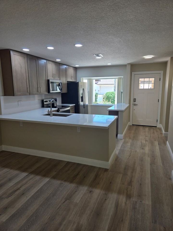 189 Seawind Dr - Photo 4 of 19
