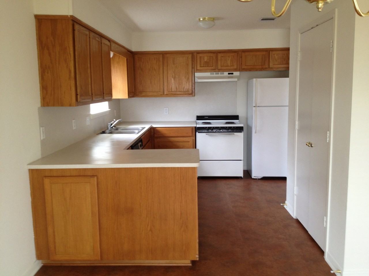 638 Park Place Dr - Photo 3 of 6