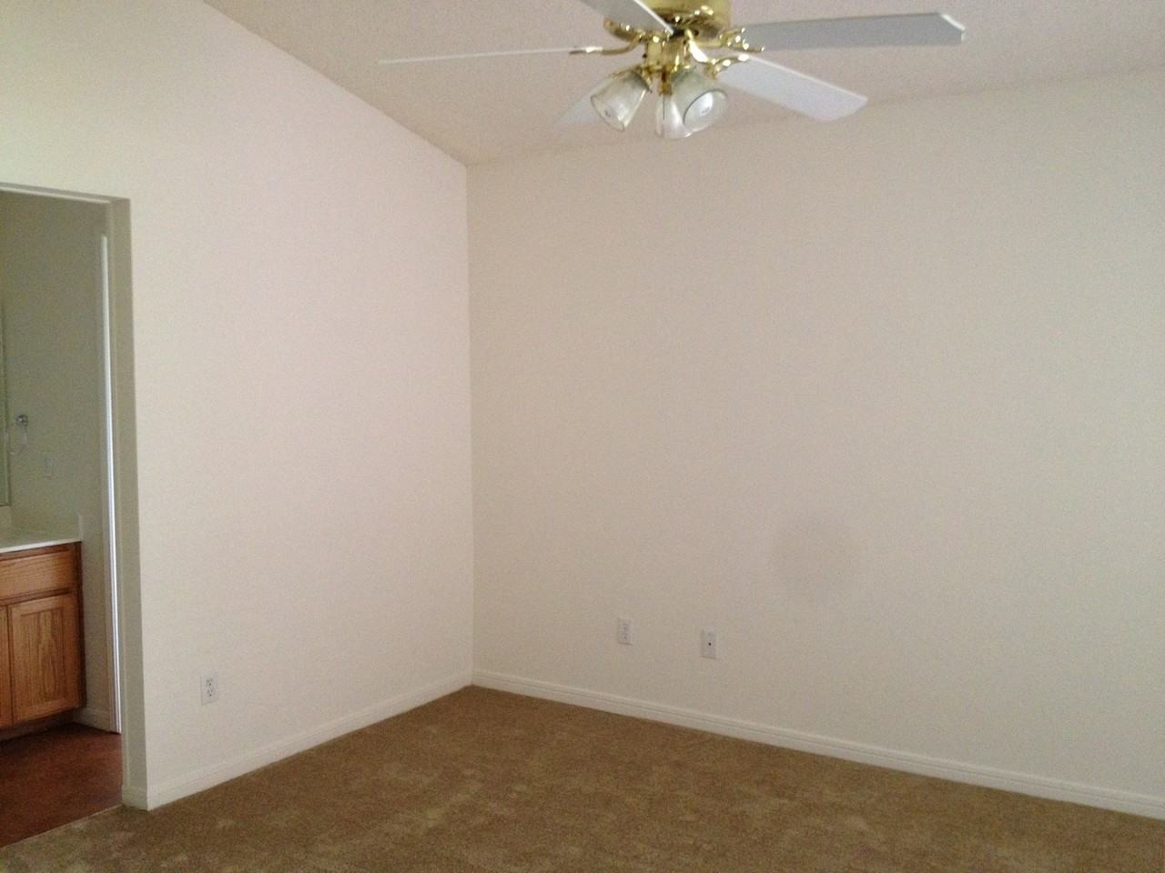 638 Park Place Dr - Photo 4 of 6