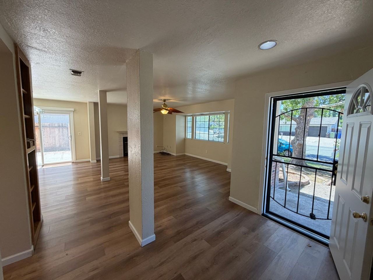 8801 Mohamed Cir - Photo 3 of 28