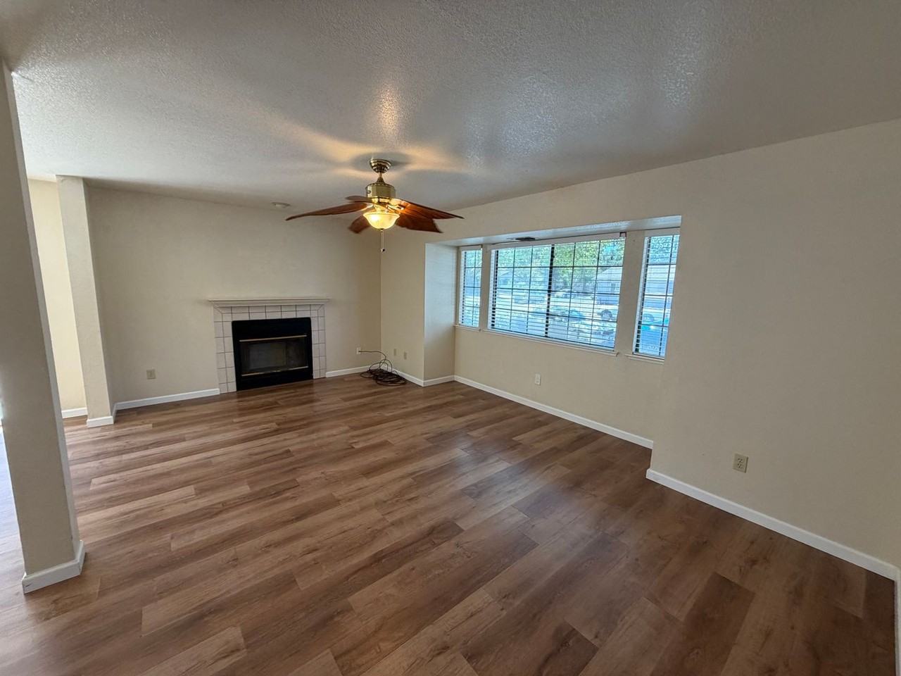 8801 Mohamed Cir - Photo 4 of 28