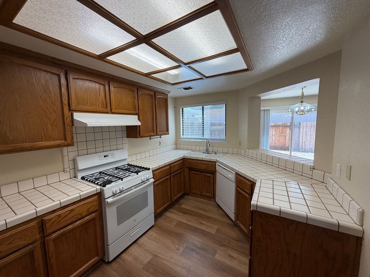 8801 Mohamed Cir - Photo 7 of 28