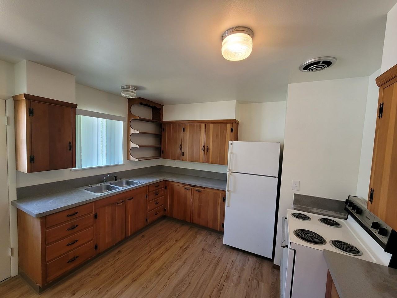 1628 Cedar St - Photo 3 of 13