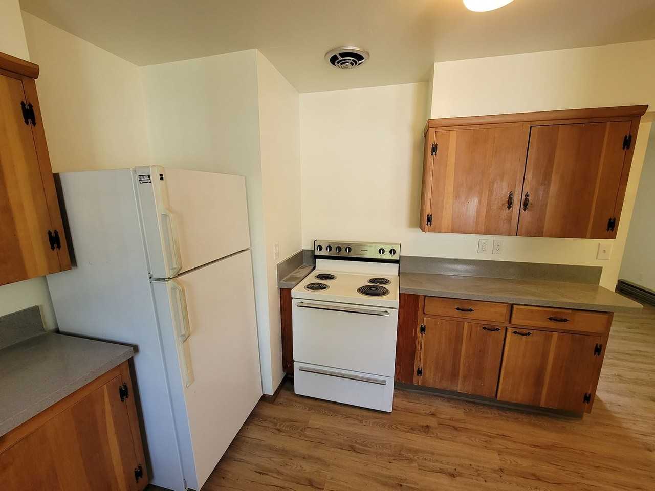 1628 Cedar St - Photo 4 of 13