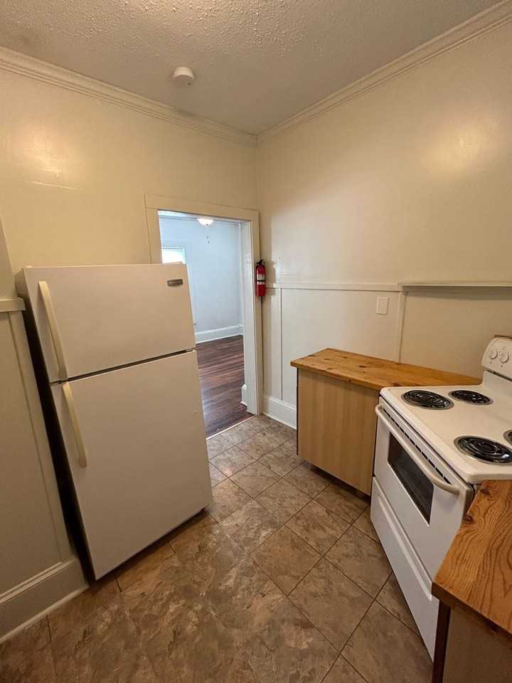 901 Sedgefield St - Photo 5 of 11