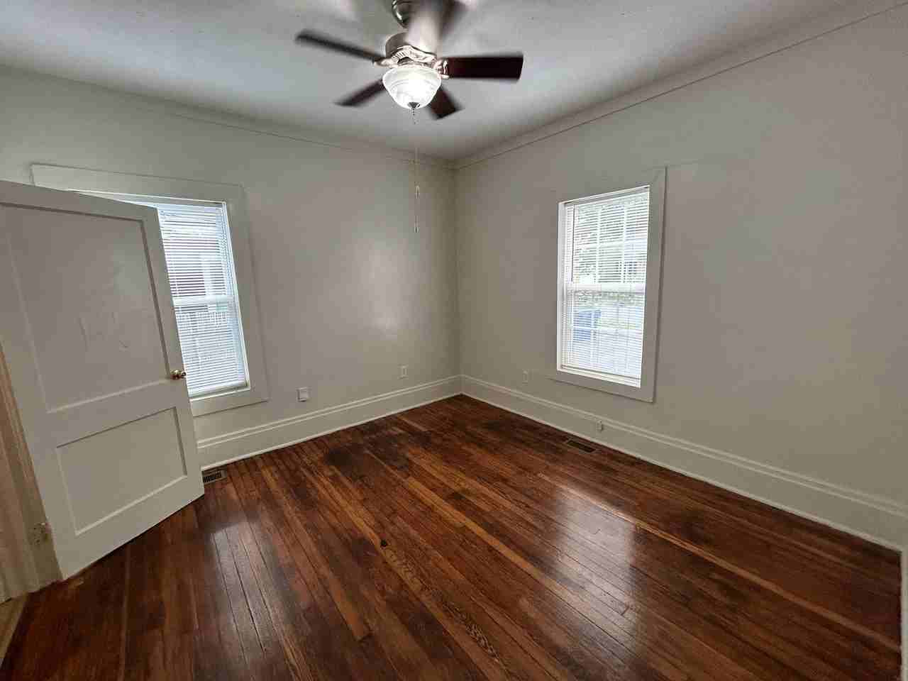 901 Sedgefield St - Photo 6 of 11
